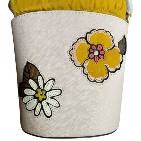 Tory Burch Robinson Bucket Bag Crossbody Purse Flower Appliqué NWT Leather - Picture 11 of 15